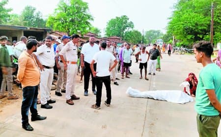 गोड़बहरा में सड़क पर शव रखकर किया चकाजाम