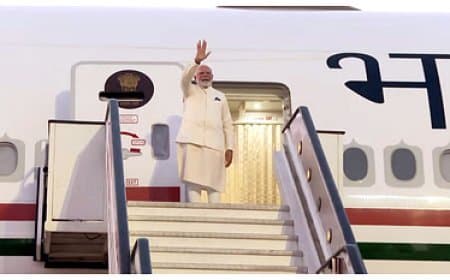 पीएम मोदी ब्रिटेन रवाना...स्टार्मर और किंग चार्ल्स से मिलेंगे
