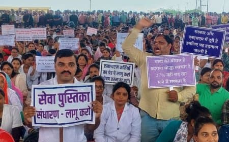 स्वास्थ्य विभाग के खिलाफ प्रदर्शन: नर्सिंग छात्र, ANM और आउटसोर्स कर्मचारी सड़कों पर