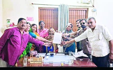 कोठी नगर पंचायत में उपयंत्री की मनमानी से नाराज़ पार्षदों की बगावत: अध्यक्ष ने राज्यमंत्री से कहा — 'या तो हटाएं उपयंत्री को या लें हमारा इस्तीफा'