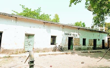 रीवा और मऊगंज के 439 सरकारी स्कूल जर्जर, 149 होंगे जमींदोज — पंचायतों के घटिया निर्माण का नतीजा भुगत रहे छात्र
