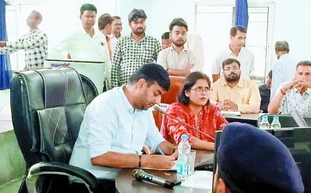 कलेक्टर जनसुनवाई में किसानों का फूटा गुस्सा: ग्रेनाइट कंपनियों को जबरन भूमि देने पर जताया विरोध, कहा– पैतृक जमीन नहीं देंगे