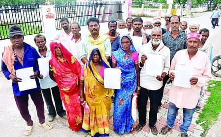 टावर कंपनियों के खिलाफ किसानों का बढ़ता आक्रोश -15 साल से हक के लिए लड़ाई, न्याय के इंतजार में अब तक नहीं मिला मुआवजा, खेतों की फसलें तबाह करने की धमकी
