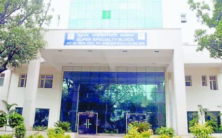 रीवा के सुपर स्पेशलिटी और संजय गांधी अस्पताल को बड़ा झटका: यूरोलॉजी के दो डॉक्टरों समेत तीन वरिष्ठ चिकित्सकों ने नौकरी छोड़ी, मेडिकल सेवाएं संकट में