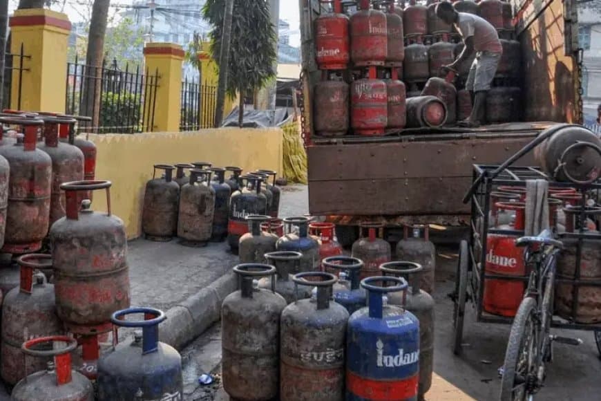 ट्रेन का सफर महंगा और कॉमर्शियल सिलेंडर हुआ सस्ता