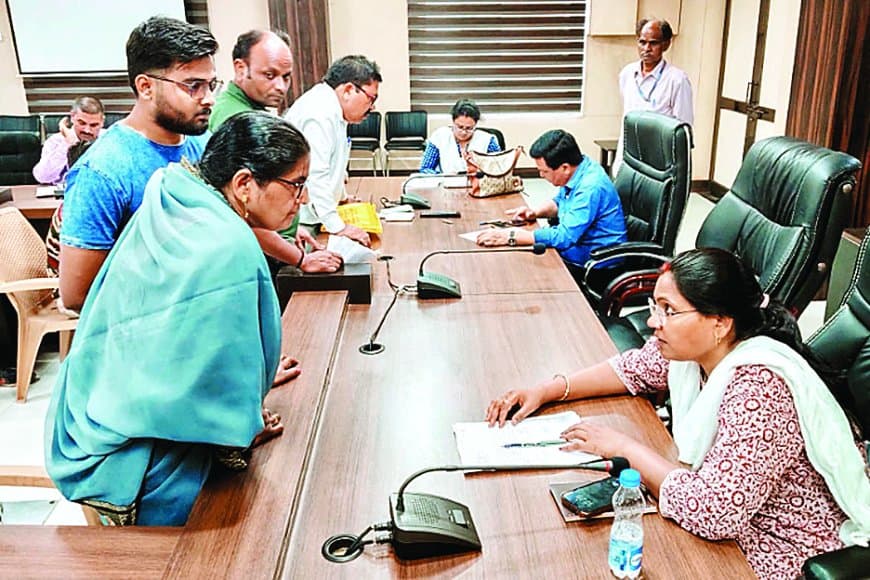जन सुनवाई: सड़क, नाली व पेयजल की मांग को लेकर भटक रही जनता