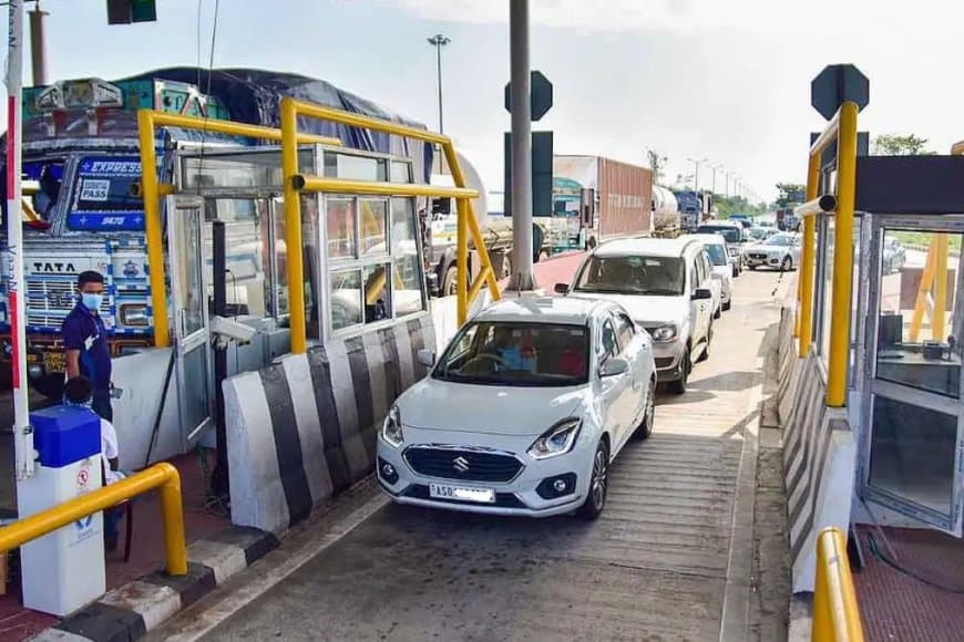 टोल टैक्स में 50 फीसदी कटौती, आहत वाहन चालकों को राहत