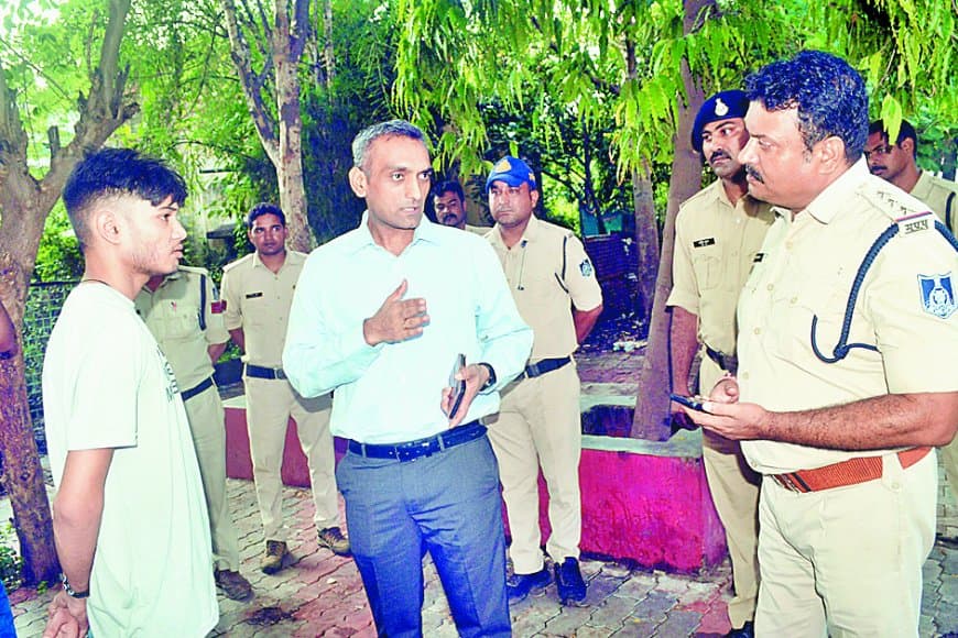 थाना में प्रधान आरक्षक के सीने में उठा दर्द, अचेत होकर गिरे, हुई मौत