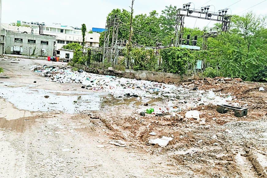 ये संजय गांधी अस्पताल का मर्चुरी पहुंच मार्ग है