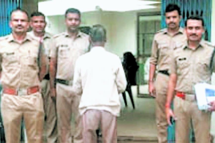 पत्नी की हत्या कर दफना दिया था शव