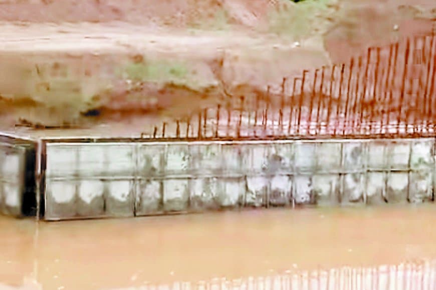 रेलवे ब्रिज के गड्ढे में डूबने से दो मासूमों की मौत