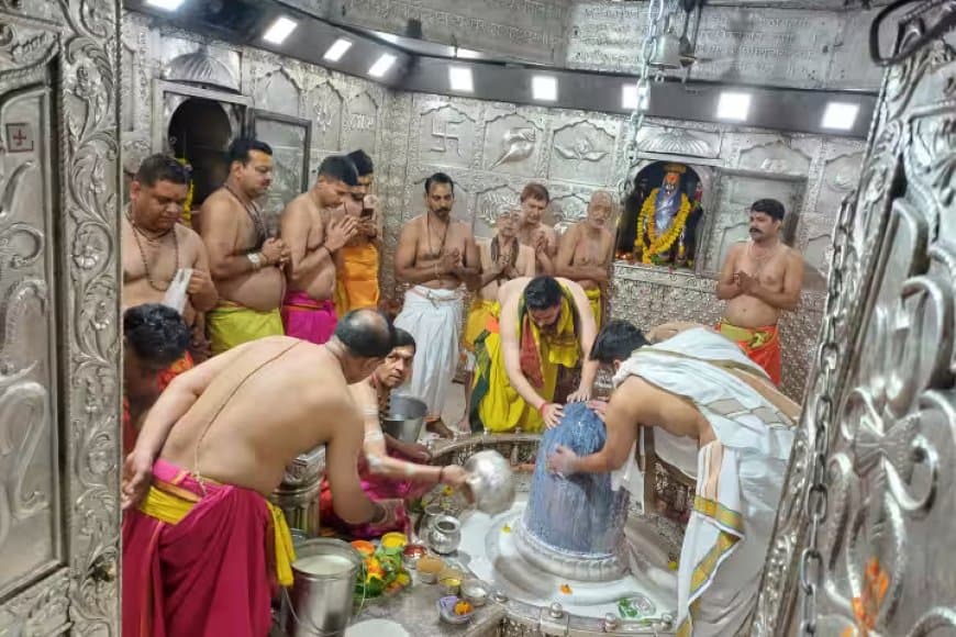 हर-हर महादेव के जयकारों से गूंजे शिवालय, सावन के पहले सोमवार पर विशेष पूजा