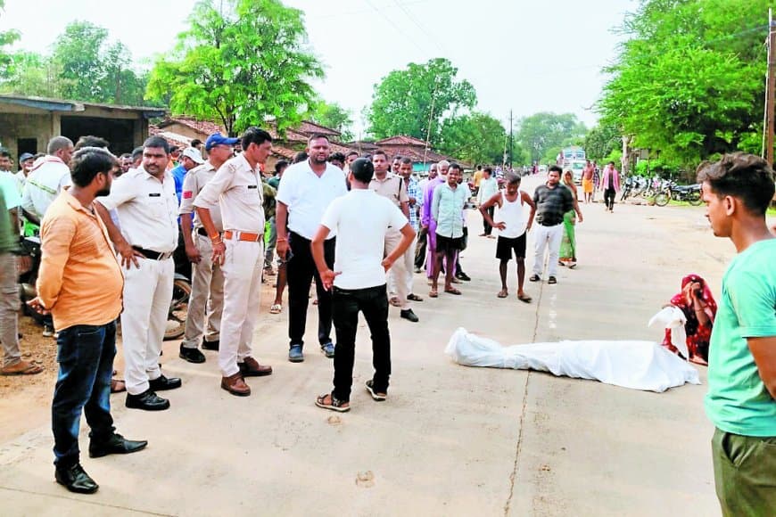 गोड़बहरा में सड़क पर शव रखकर किया चकाजाम