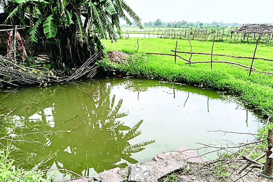 मझगवां के केल्हौरा गांव में कुआं धंसने से 150 ग्रामीणों के सामने पीने के पानी का संकट, एक माह से नहीं जागा प्रशासन