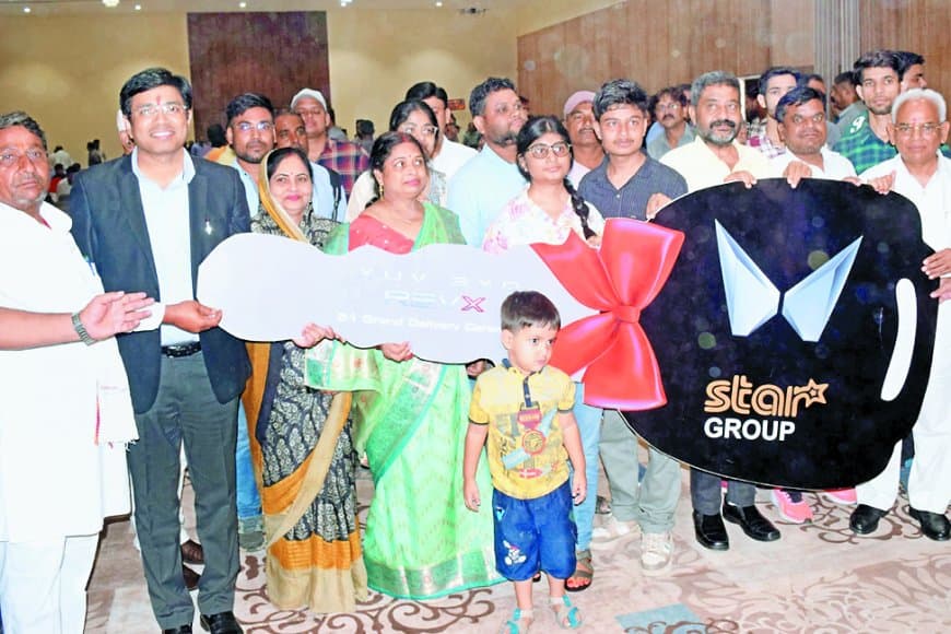 महिंद्रा XUV 3X0 रेवेक्स की सतना में भव्य डिलीवरी सेरेमनी, एक दिन में 51 ग्राहकों को सौंपी गईं चाबियां