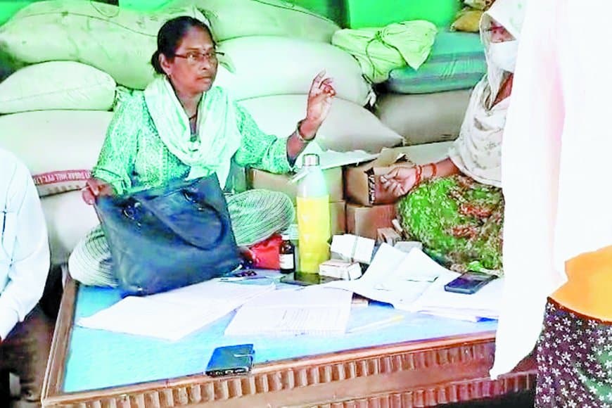 गिधौड़ा गांव में उल्टी-दस्त का कहर, 40 से अधिक बीमार | हड़ा में नाले का पानी पीने को मजबूर ग्रामीण, पेयजल संकट गहराया