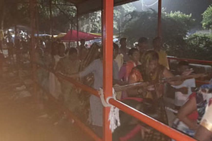 उत्तर प्रदेश... बाराबंकी के मंदिर में फैला करंट, मची भगदड़