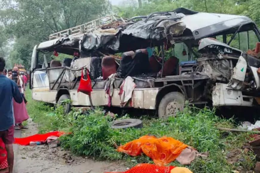 झारखंड में बस-ट्रक की भिड़ंत, 18 कांवड़ियों की मौत