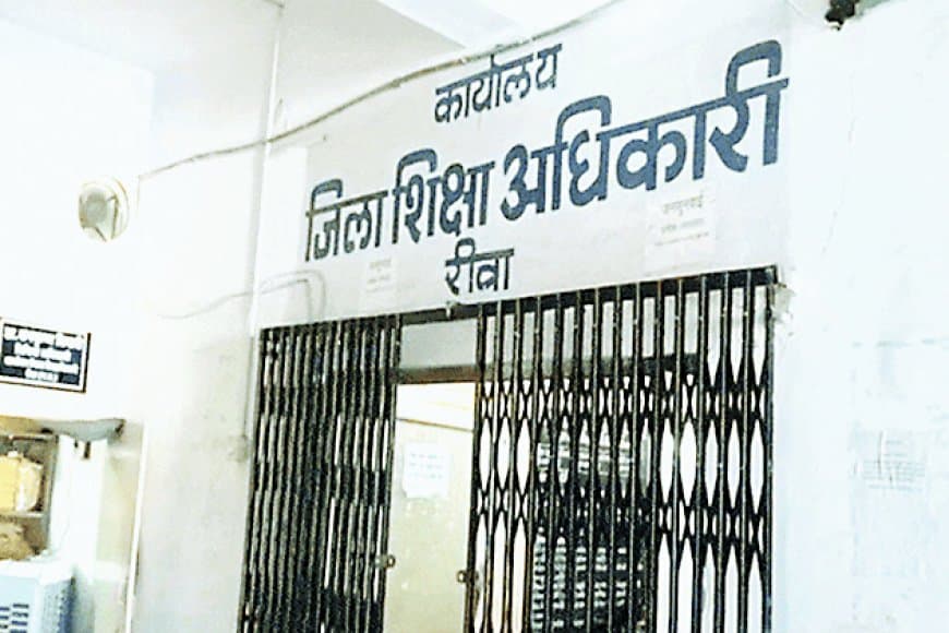 रीवा-मऊगंज के 5 निजी स्कूलों की मान्यता समाप्त: शिक्षकों की कमी और नियमों की अनदेखी बनी बंदी की वजह