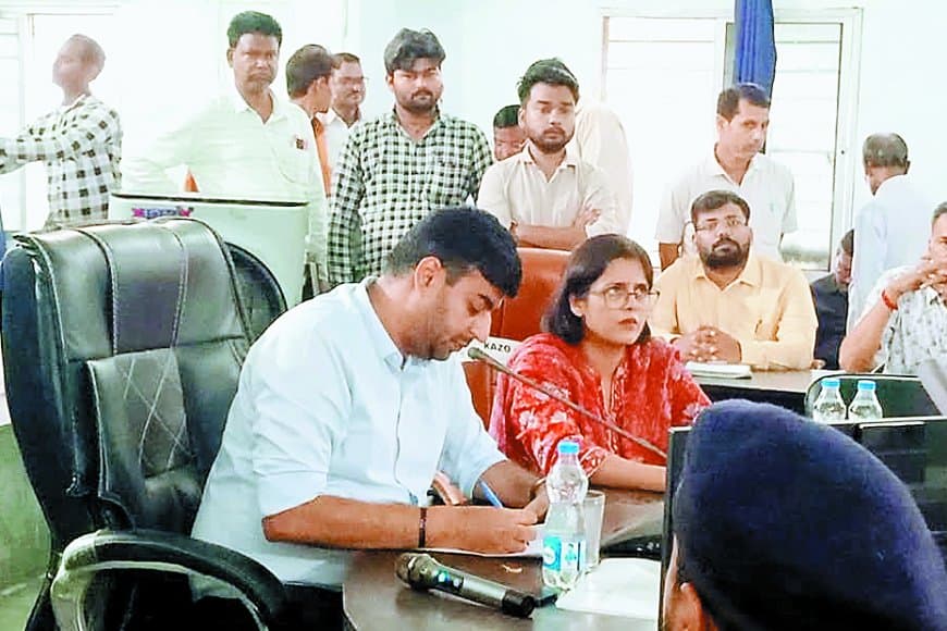 कलेक्टर जनसुनवाई में किसानों का फूटा गुस्सा: ग्रेनाइट कंपनियों को जबरन भूमि देने पर जताया विरोध, कहा– पैतृक जमीन नहीं देंगे
