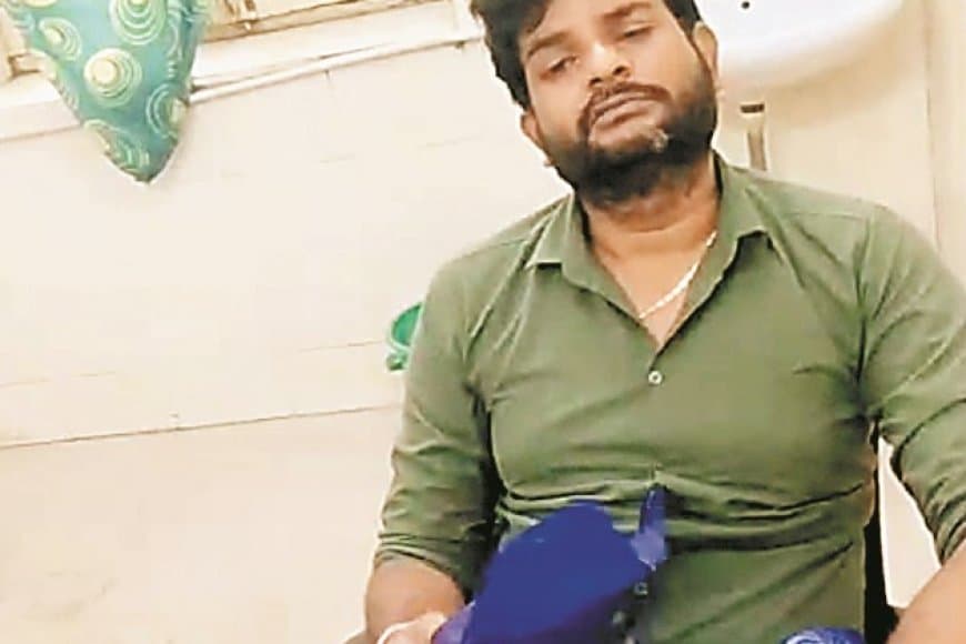 मेडिकल फिटनेस सर्टिफिकेट के बदले डॉक्टर ने मांगी चढ़ोत्री, मरीज से अभद्रता कर चेम्बर से धक्का मारकर निकाला — जिला अस्पताल और निजी नर्सिंग होम में गूंजा विरोध