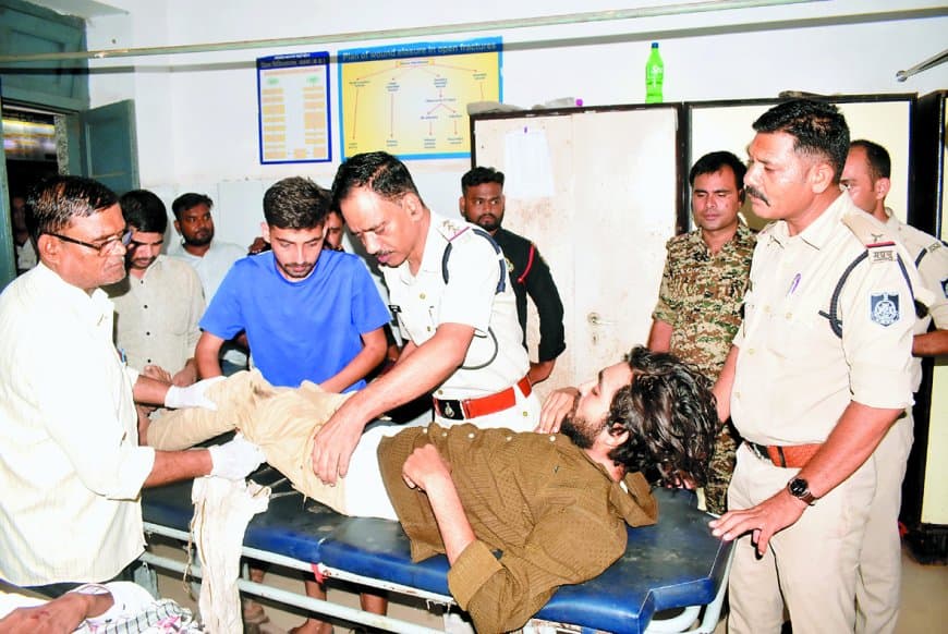 गुंडागर्दी | उधारी सामान न देने पर फायरिंग कर भांजी तलवार