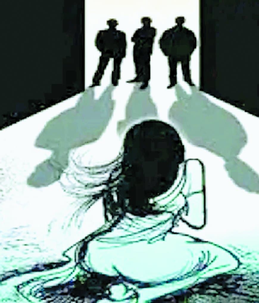 मानसिक कमजोर किशोरी से पड़ोसियों ने किया गैंग रेप