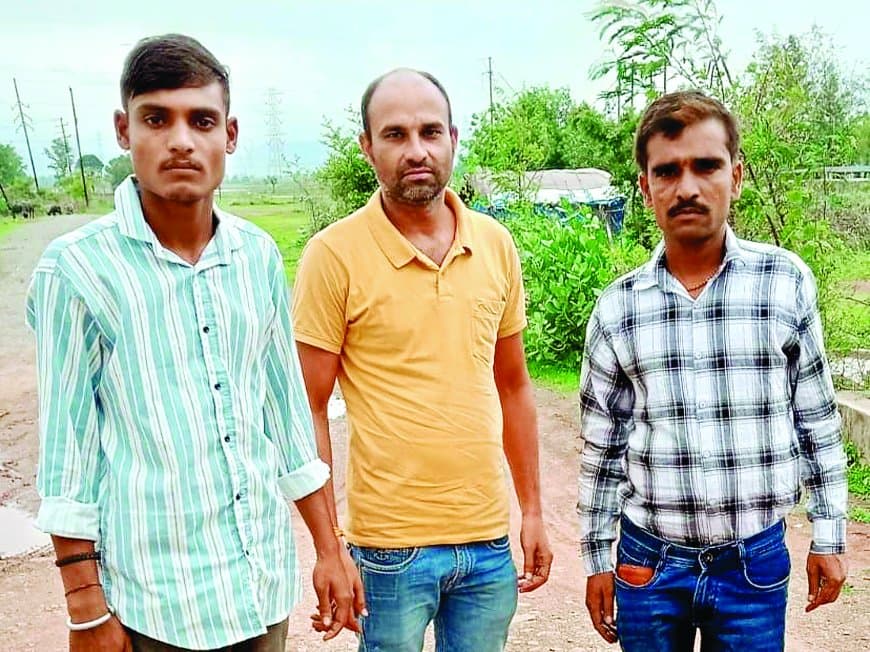 13 किसानों से खरीदी कर हड़प लिए 21 लाख