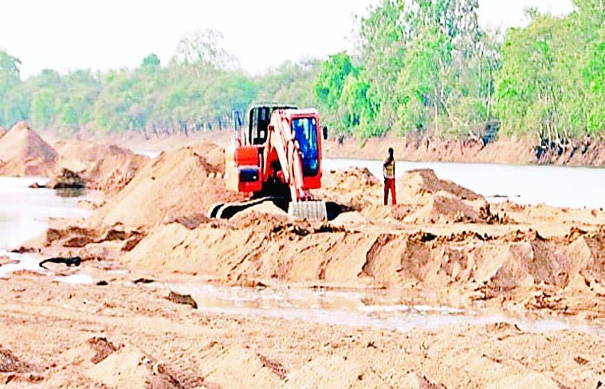 खनिज के नाम पर संगठित अपराध को अंजाम दे रहे माफिया