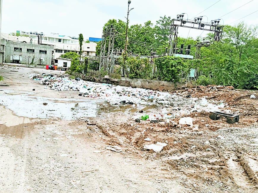 ये संजय गांधी अस्पताल का मर्चुरी पहुंच मार्ग है