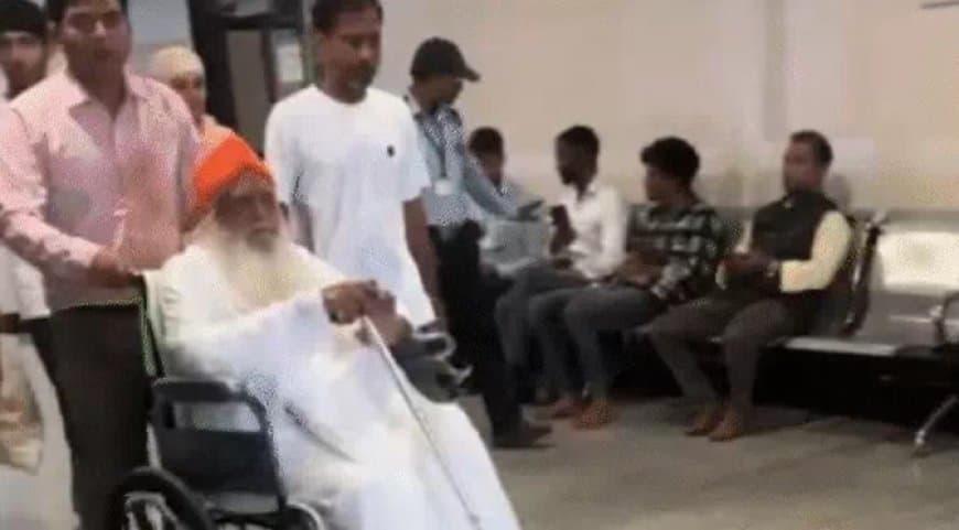 रेप केस में सजायाफ्ता आसाराम इंदौर के सुपर स्पेशियलिटी अस्पताल में दिखा..  उमड़ी भीड़ृ