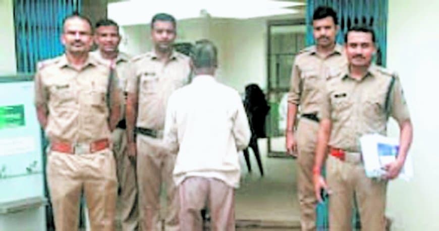 पत्नी की हत्या कर दफना दिया था शव