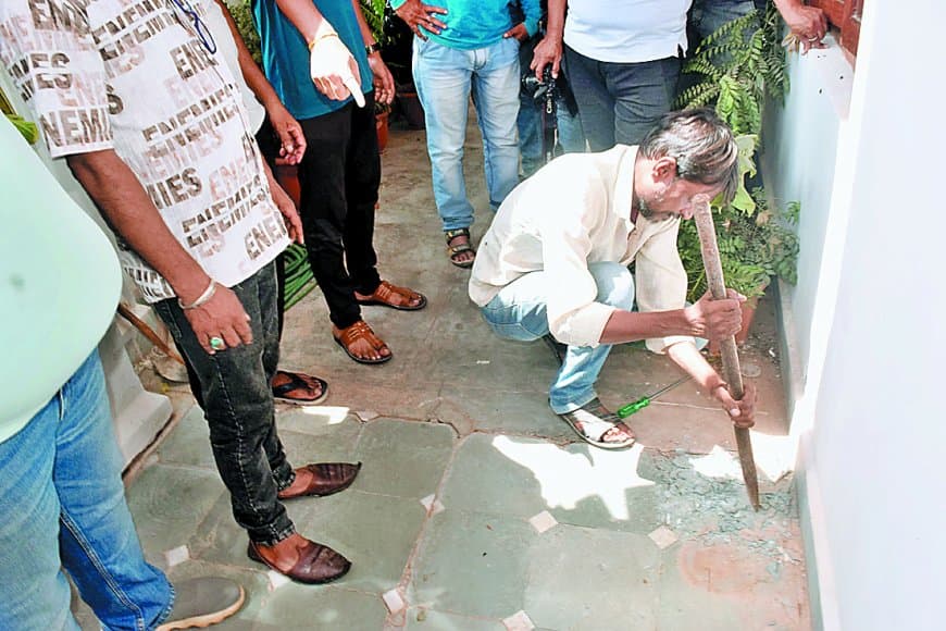 जवाहर नगर में अचानक तवे सी तपने लगी बरामदे की फर्श, रहा हड़कंप