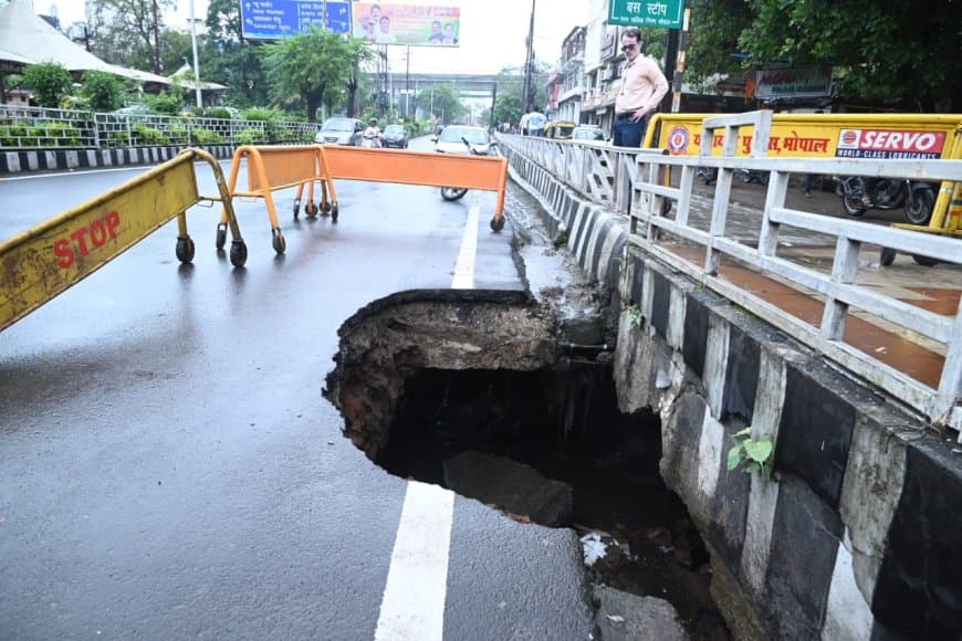 "जब तक सड़क है गड्ढे होंगे": भोपाल की सड़क ने फिर दी मंत्रीजी के बयान की 'गवाही'