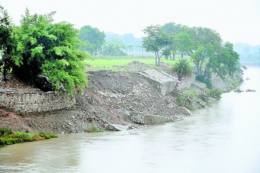 आखिर जिस दीवार को शांति रॉयल स्टेट ने नदी में खड़ी की थी, उसे बीहर नदी ने कर दिया तहस-नहस