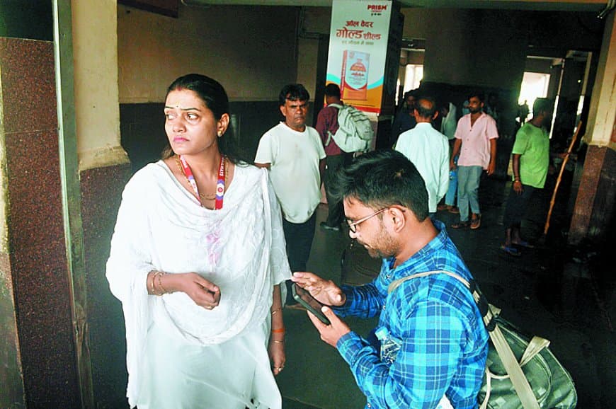 जंक्शन को मिली पहली महिला टीसी पर अभी भी चेकिंग स्टाफ का टोटा