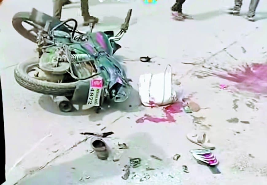 जोगीपुर बाईपास में दर्दनाक सड़क हादसा, 1 की मौत  बल्कर के टायर में फंसकर कई मीटर तक घिसटता रहा बाइक चालक, घायल महिला रीवा रेफर