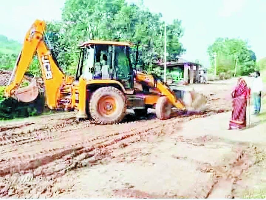 लीला साहू की पुकार पर राहुल का निजी खर्च से सड़क निर्माण, डबल इंजन सरकार को दिया करारा जवाब