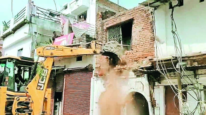 रीवा नगर निगम ने शुरू की भयप्रद और जर्जर भवनों को गिराने की कार्रवाई