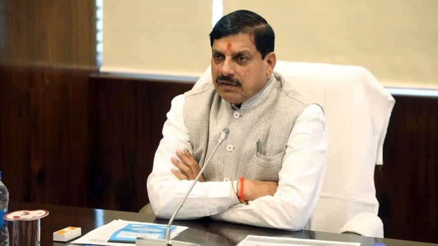 कर्ज पर कर्ज ले रही सरकार... और अफसर तोड़ रहे करप्शन की ‘रोटी’