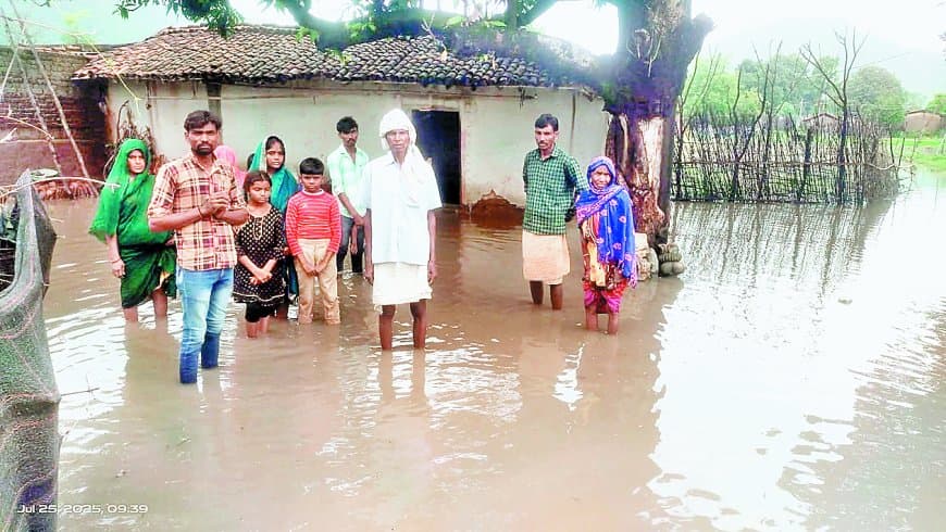 ऊर्जाधानी में 12 घंटे की बारिश ने मचायी तबाही निचली बस्तियां जलमग्न, आवागमन बाधित