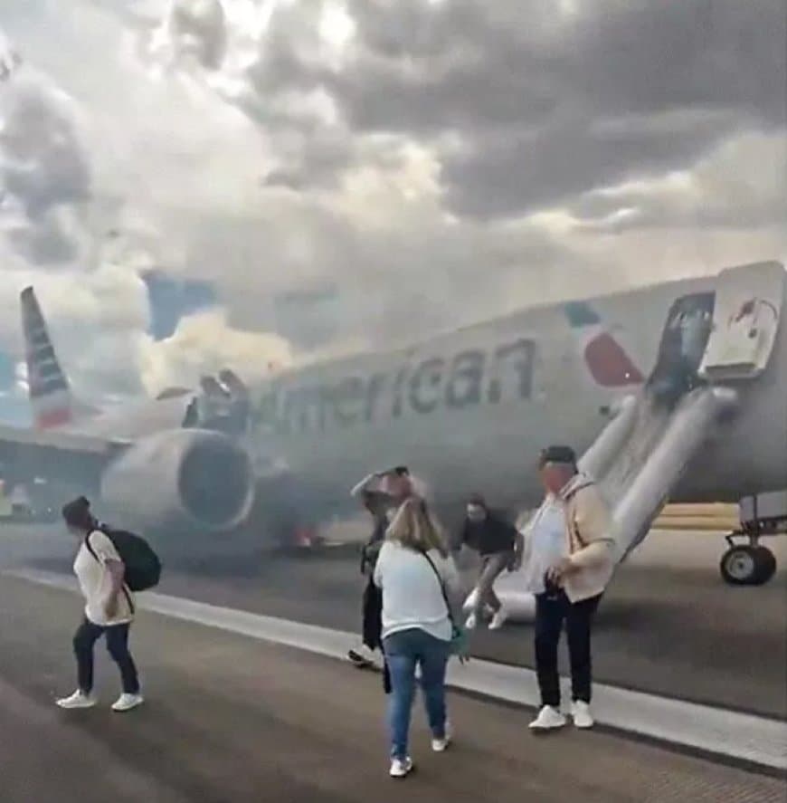 बाल-बाल बचे यात्री... टेक ऑफ से पहले लैंडिग गियर में लगी आग 