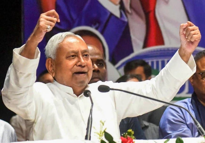 नीतीश का एक और चुनावी दांव.... बिहार में बनाएंगे सफाई कर्मचारी आयोग