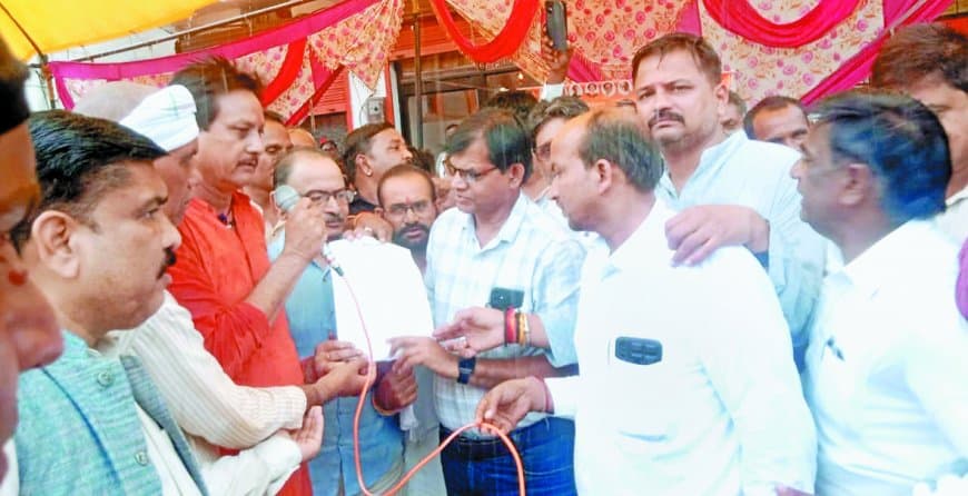 पन्ना में बारिश के बीच कांग्रेस का जन आक्रोश प्रदर्शन: 17 सूत्रीय मांगों के साथ राज्यपाल के नाम सौंपा ज्ञापन, प्रशासन को दी चेतावनी