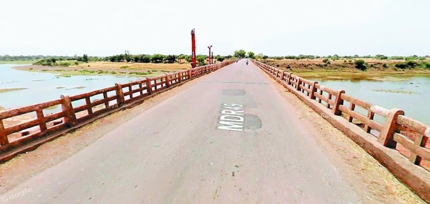 व्यारमा नदी पुल की जर्जर स्थिति के चलते पन्ना-दमोह मुख्य मार्ग तत्काल प्रभाव से बंद, प्रशासन ने सुझाए 4 वैकल्पिक मार्ग