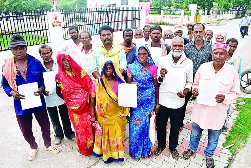 टावर कंपनियों के खिलाफ किसानों का बढ़ता आक्रोश -15 साल से हक के लिए लड़ाई, न्याय के इंतजार में अब तक नहीं मिला मुआवजा, खेतों की फसलें तबाह करने की धमकी