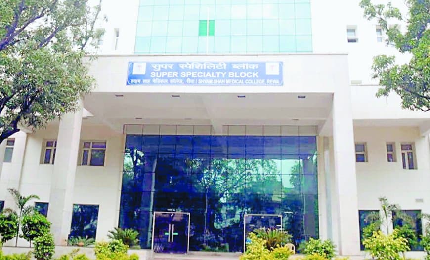 रीवा के सुपर स्पेशलिटी और संजय गांधी अस्पताल को बड़ा झटका: यूरोलॉजी के दो डॉक्टरों समेत तीन वरिष्ठ चिकित्सकों ने नौकरी छोड़ी, मेडिकल सेवाएं संकट में