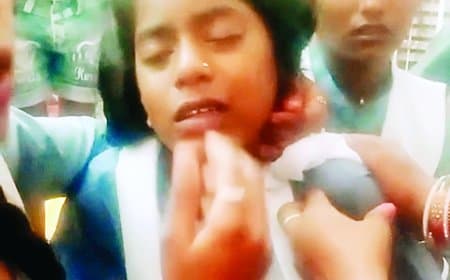 कस्तूरबा कन्या छात्रावास में वार्डन की पिटाई से छात्रा बेहोश — छात्राओं का हंगामा, जांच टीम पहुंची हॉस्टल