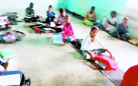 जुलाई बीत गया, पढ़ाई अधूरी रह गई: शासकीय पूर्व माध्यमिक विद्यालय सरदमन में अब तक नहीं बंटी किताबें, शिक्षा विभाग की लापरवाही उजागर