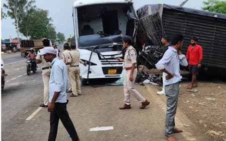 इंदौर से भोपाल आ रही चार्टर्ड का ब्रेक फेल... बस को मारी टक्कर... पलटी